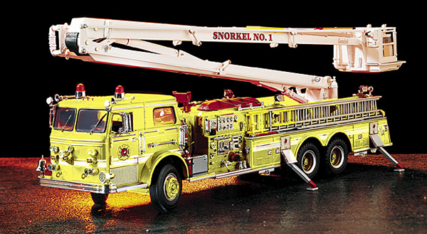 Pierce Snorkel Ladder Fire Truck Limited Edition 1500. B11E417 Scale: 1:32