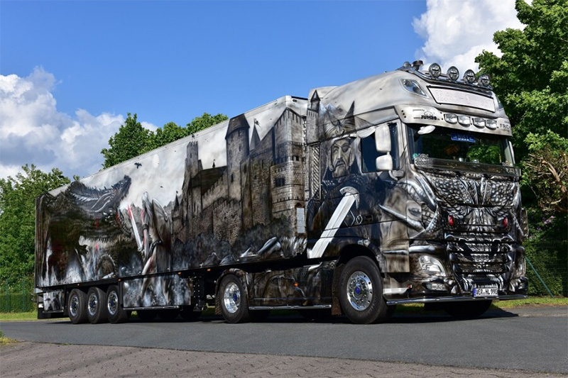 Trucks - WSI - 01-4364 - Dekker - Mercedes-Benz Actros MP5 Big Space 4x2  with 3-Axle Chrome Tank Trailer Features include: Finely crafted diecast  replica Detailed cab interior Highly detailed paintwork and